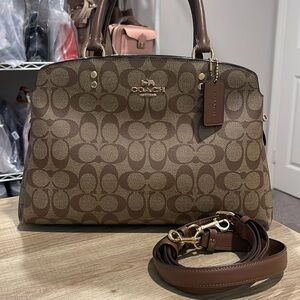 Coach Lillie Signature ♥️ (Pre-owned) *Poshmark